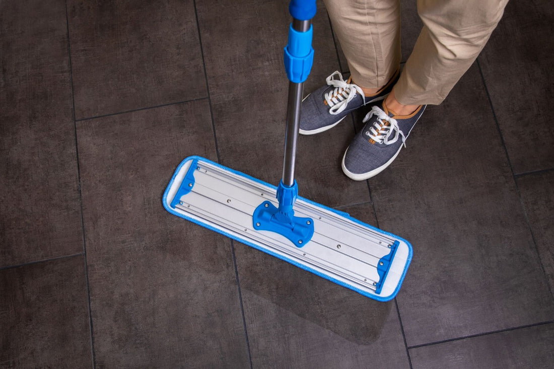 MICROFIBER WET MOP METHOD