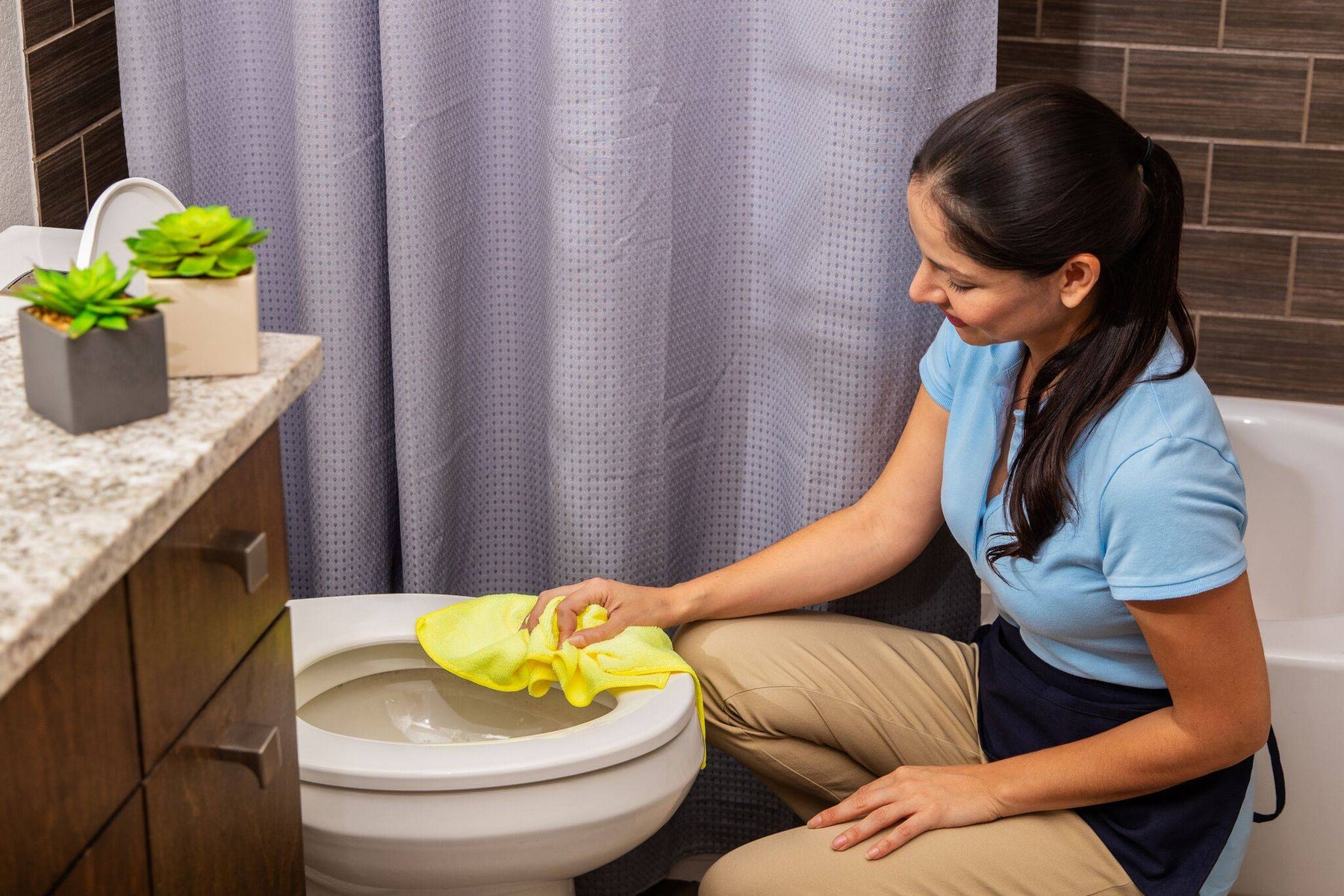 HOW TO CLEAN TOILETS LIKE A PRO