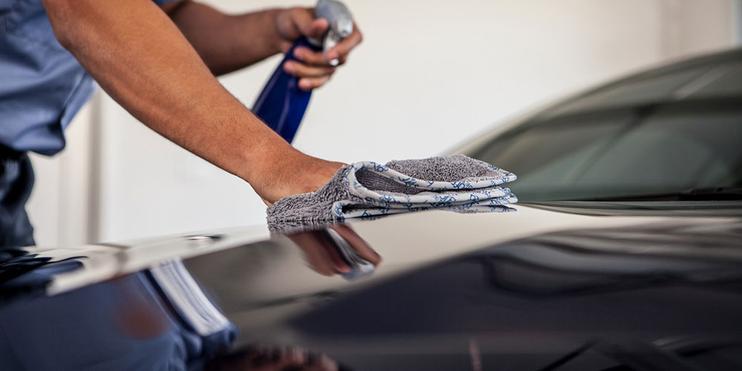 How to Clean a Car With a Microfiber Cloth