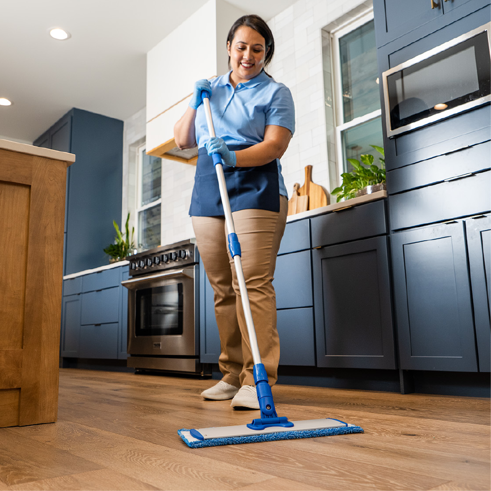 Rubbermaid Reveal Spray Microfiber Floor Mop Cleaning Kit for Laminate  & Hardwo
