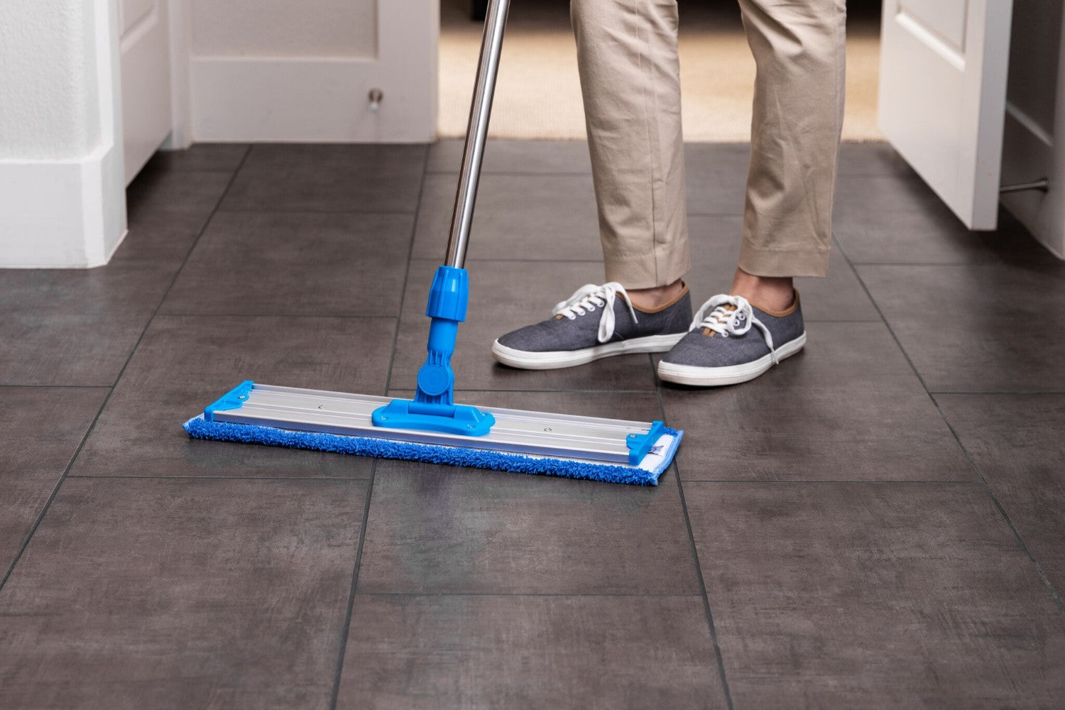 20 Inch Pads Shown-24 inch premium microfiber wet mop pads tile floors PMWM26